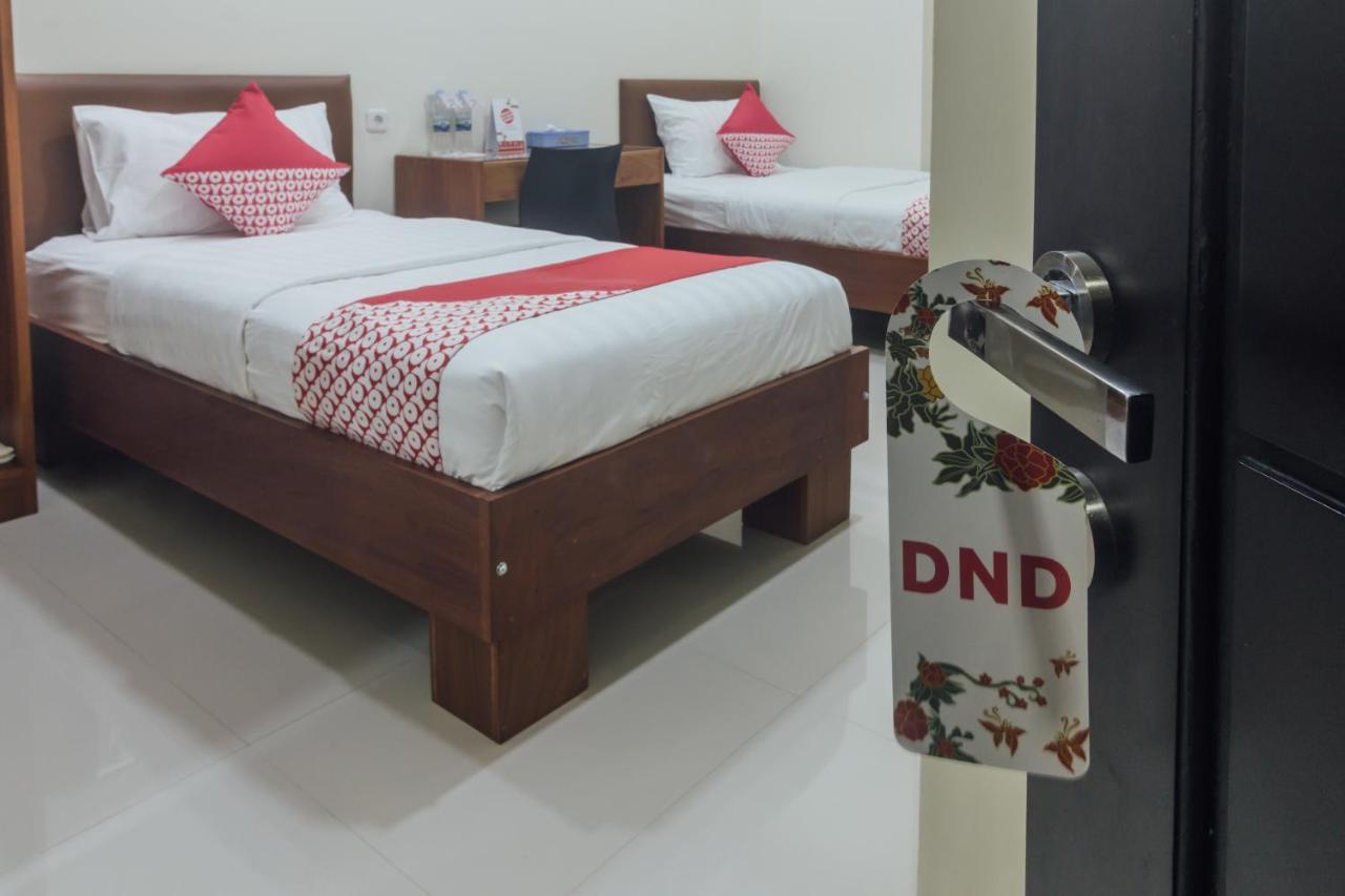 Clean & Comfort Homestay Ambon Exterior photo