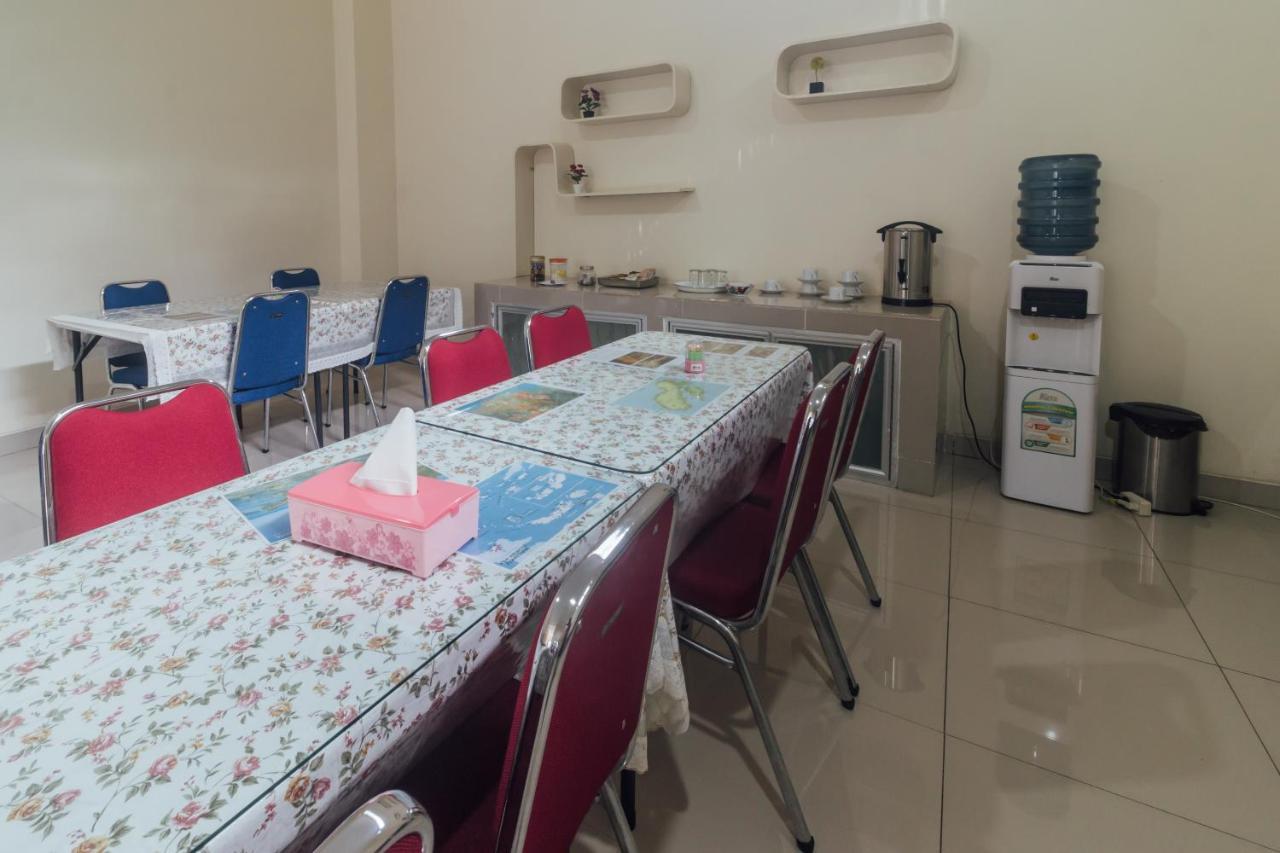 Clean & Comfort Homestay Ambon Exterior photo