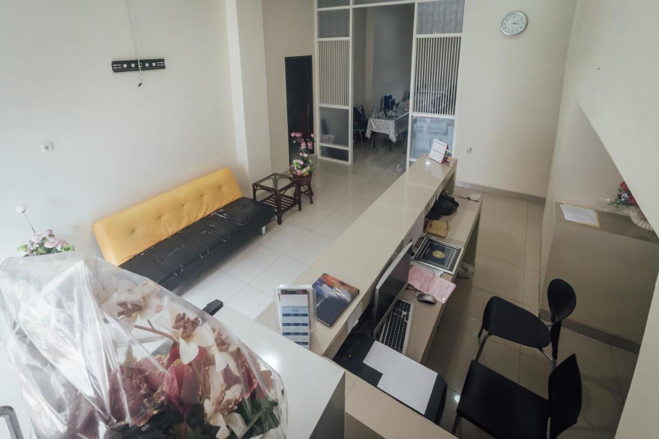 Clean & Comfort Homestay Ambon Exterior photo