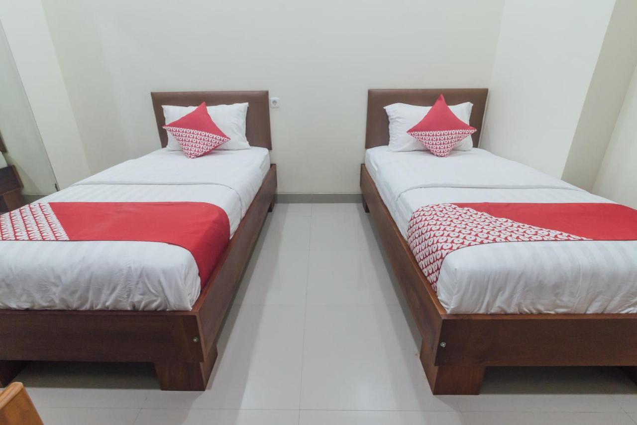Clean & Comfort Homestay Ambon Exterior photo