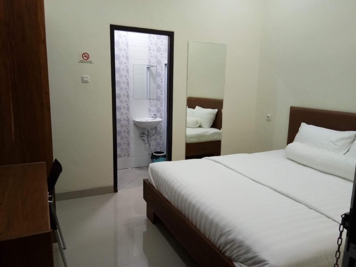 Clean & Comfort Homestay Ambon Exterior photo