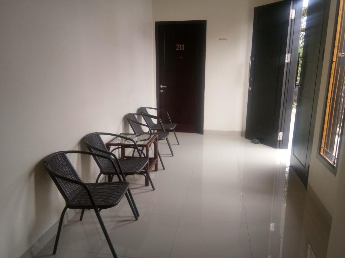 Clean & Comfort Homestay Ambon Exterior photo